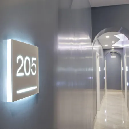 Gcf Luxury Suites, Hotel