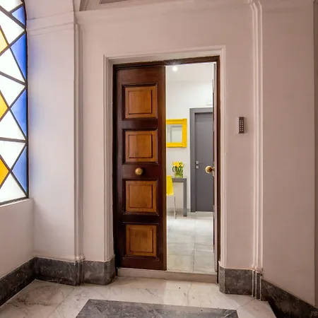 Gcf Luxury Suites, Hotel