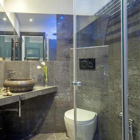 Gcf Luxury Suites, ホテル *