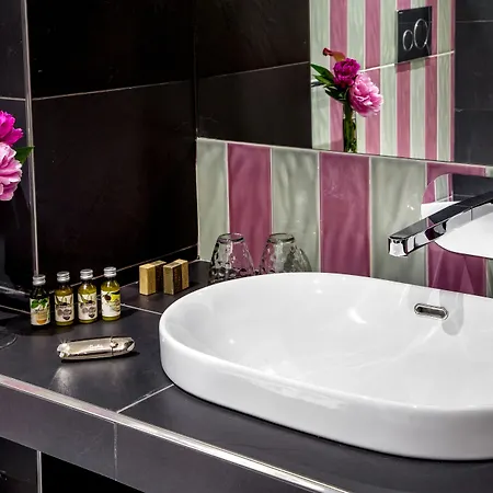 Gcf Luxury Suites,