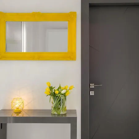 Hotel Gcf Luxury Suites,